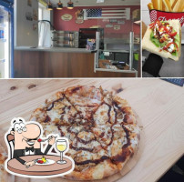 Pizzeria „wilczy Rock” food