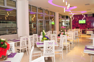 Astera Lounge Kids Club food