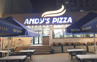 Andy's Pizza inside