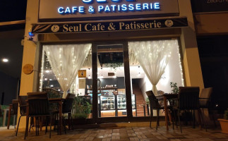 Seul Cafe Patisserie inside