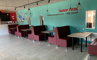 Sushiwok inside