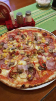 Pizza Café Lumaro food