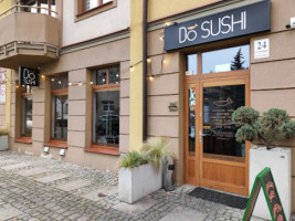 Dōsushi outside