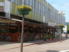 Country Saloon outside