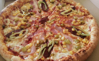 Mythos Pizzéria food