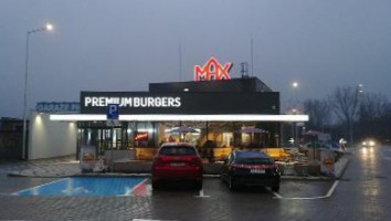 Max Premium Burgers outside