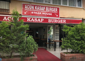 Acun Kasap Burger outside