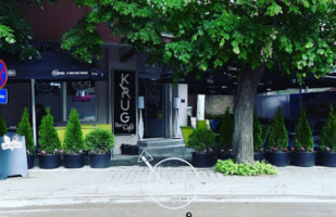 Krug outside