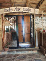 Melke Nise Garden outside