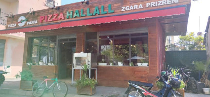 Pizza Hallall outside