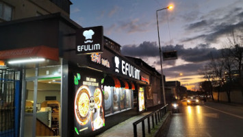 Efulim Erol Usta outside