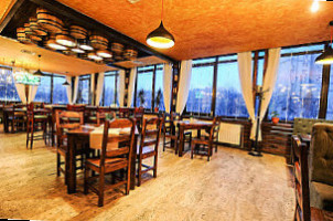 Ressu Restaurant & Lounge inside