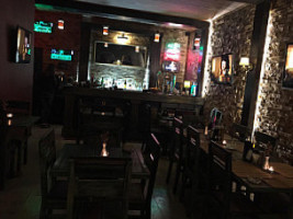 Mon Caprice Pub-Grill & Lounge food