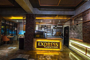Express Lounge inside