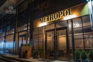 Metropol Pub outside