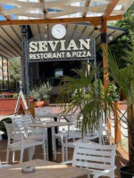 Sevian Pizza Snack inside