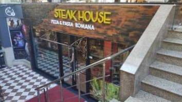 Steak House Pizza Pasta Romana inside