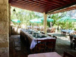 Omodhos Taverna inside