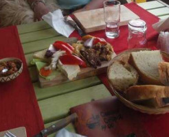 La Ceaunu' Crapat food