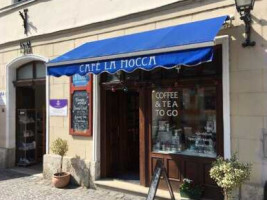 Cafe La Mocca outside