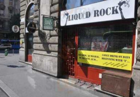 Liquid Rock Rockkocsma outside