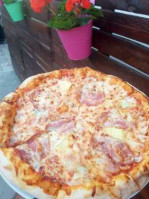 Pizza Zvonne food