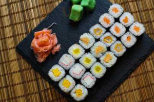 Nori Sushi Lounge food