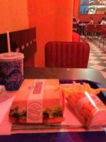 Bamba Marha Burger Oktogon inside