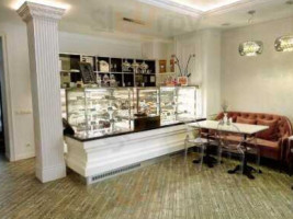 Patisserie Accent inside