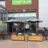 Gloria Jean's inside