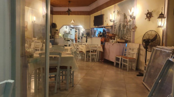 Esperos Ixthis Delicious Fish Taverna inside