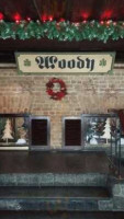 Woody Pub inside