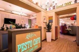 Pesto Cafe outside