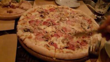 Pizza Veterano food