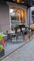 Mon Cafe outside