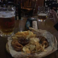 Cantona Pub food