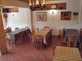 Stathis Tavern inside