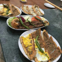 Akkus Pide Ve Kebap Salonu food