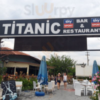 Titanic Bar And Restaurant food