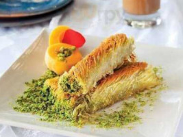 Gaziantepli Dündaroğlu Baklavaları food