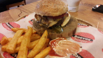 Beeves Burger food