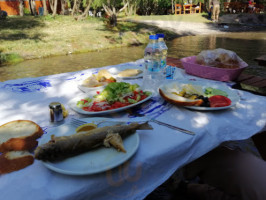 Elagoz Canli Alabalik Ciftligi Ve Lokantasi food