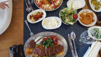 Güllüoğlu food