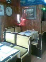 Reina Cafe inside