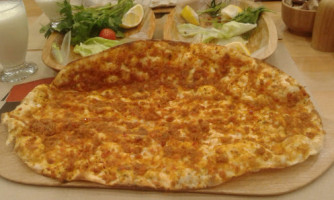 Isot Turkish Pizza food