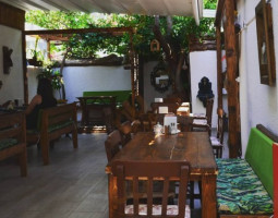 Zekuş Kafe inside