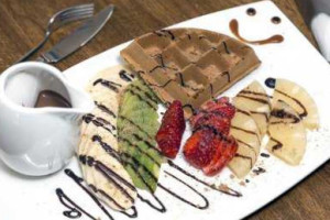 Laroza Pizza Chocolate Cafe food