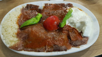 Paşa İskender Lahmacun inside