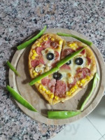 Sarkikaraagac Pizzamia food