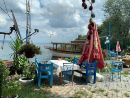 Reis’in Teknesi Kahvaltı Restorant Bungalov inside